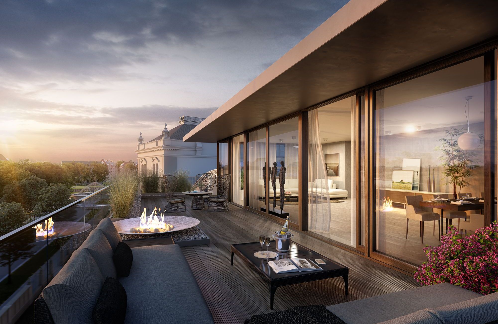 Dachterrasse eines Neubaus in der Abenddämmerung, warmes Licht hinter den Fensterfronten